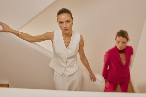 Garnitur damski od TATUUM – symbol nowoczesnej elegancji i kobiecej siły.